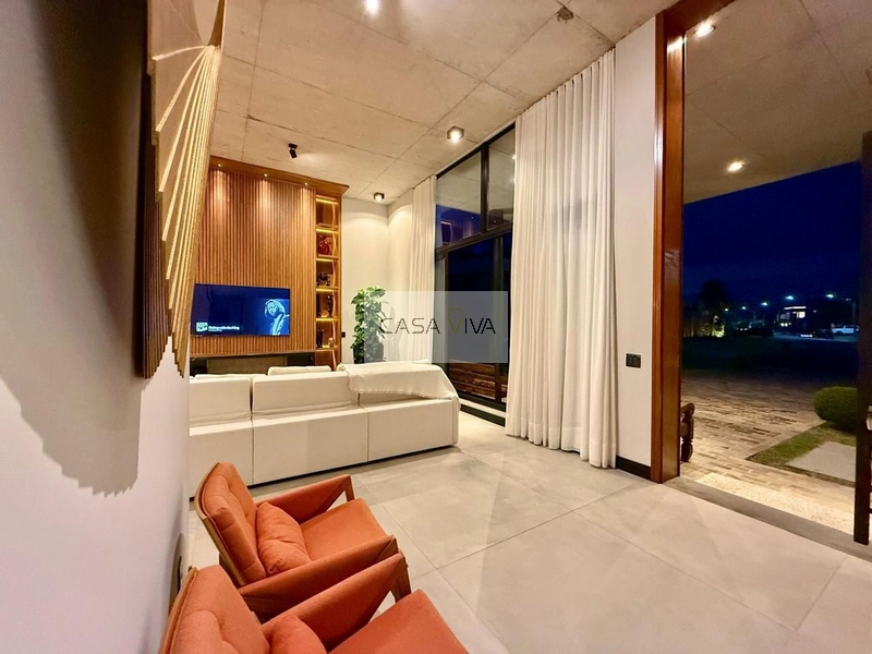 Casa beira lago em condomínio fechado!: 8ª foto da galeria de imagens do imóvel