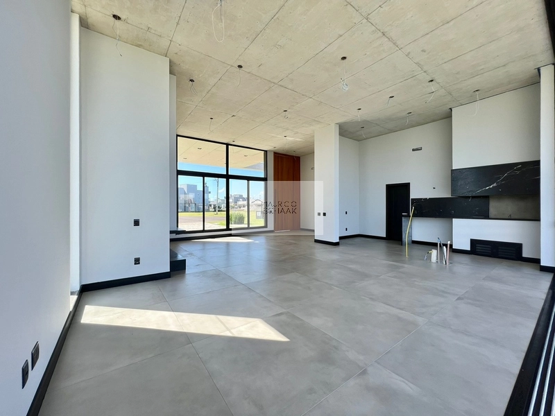 Casa beira lago em condomínio fechado!: 8ª foto da galeria de imagens do imóvel