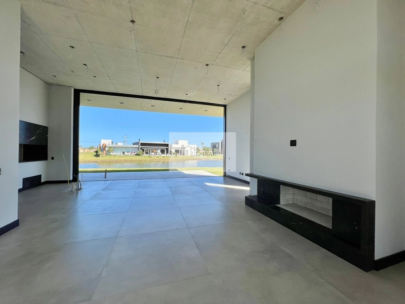 Casa beira lago em condomínio fechado!: 11ª foto da galeria de imagens do imóvel