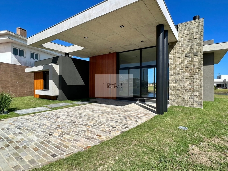 Casa beira lago em condomínio fechado!: 14ª foto da galeria de imagens do imóvel