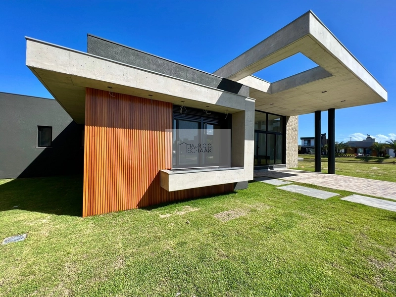 Casa beira lago em condomínio fechado!: 13ª foto da galeria de imagens do imóvel