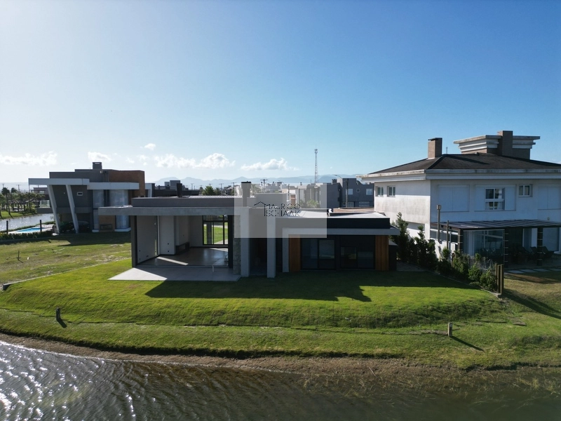Casa beira lago em condomínio fechado!: 15ª foto da galeria de imagens do imóvel