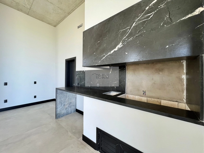 Casa beira lago em condomínio fechado!: 2ª foto da galeria de imagens do imóvel