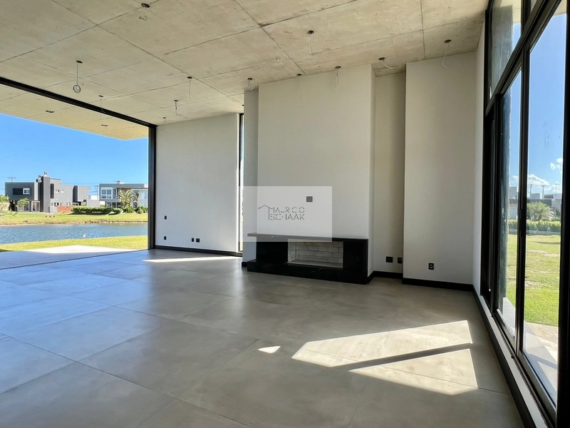 Casa beira lago em condomínio fechado!: 12ª foto da galeria de imagens do imóvel