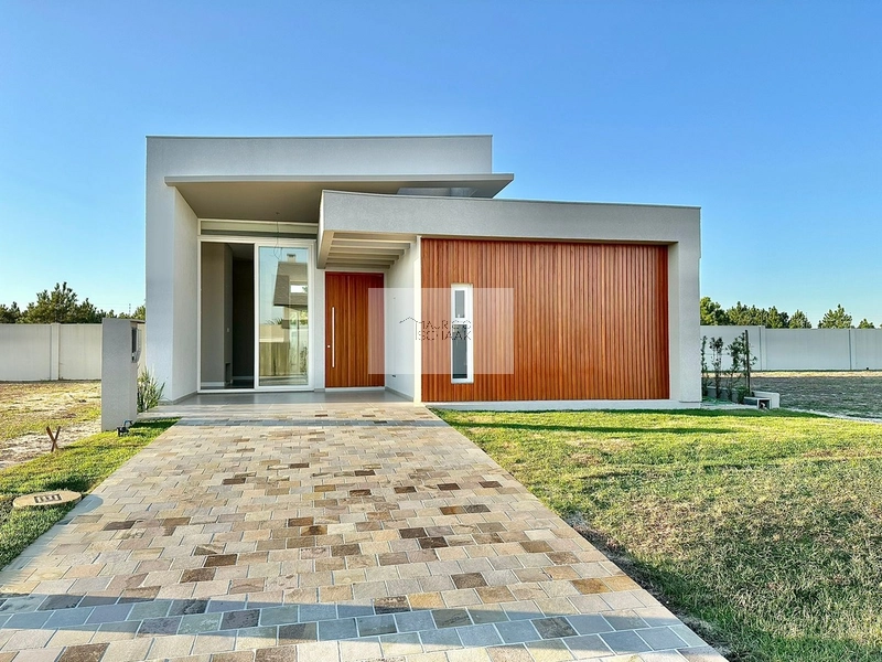 Casa em condomínio fechado em Curumim!
