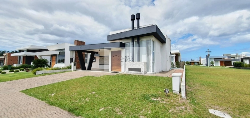 Casa em condomínio fechado em Capão da Canoa!