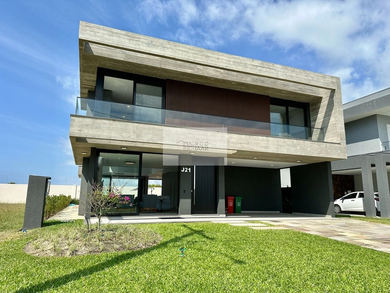 Casa e condomínio fechado beira mar