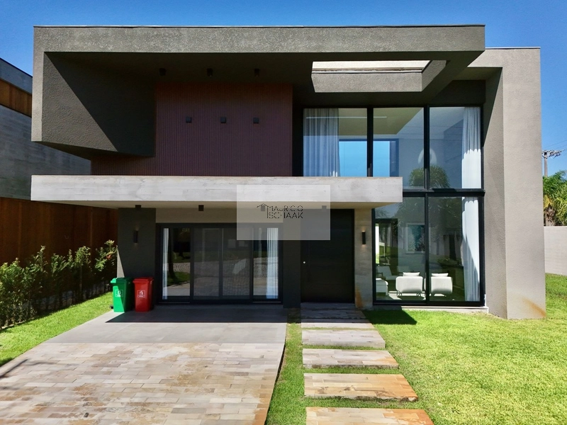 Casa em condomínio fechado beira mar