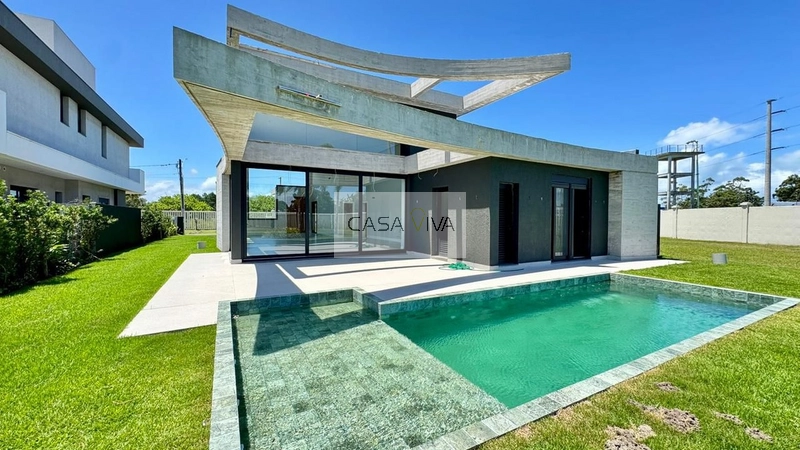 Casa térrea de alto padrão em condomínio fechado.