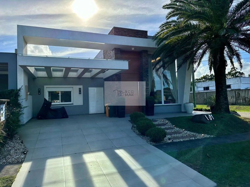 Casa em condomínio fechado!