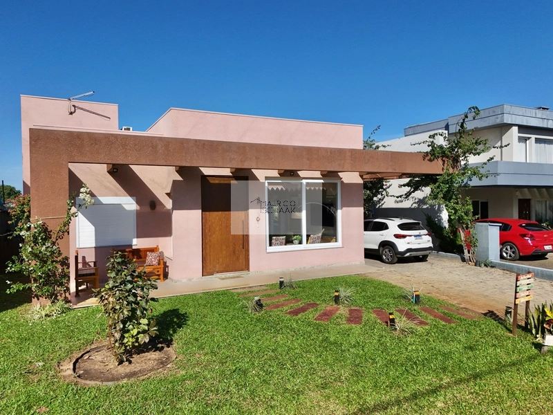 Casa em condomínio fechado em Capão!