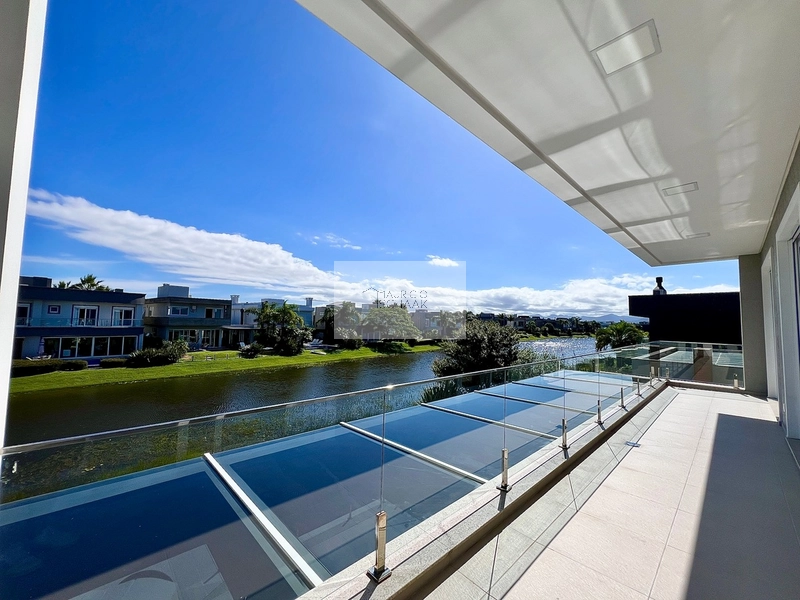 Casa beira lago em condomínio fechado!: 6ª foto da galeria de imagens do imóvel