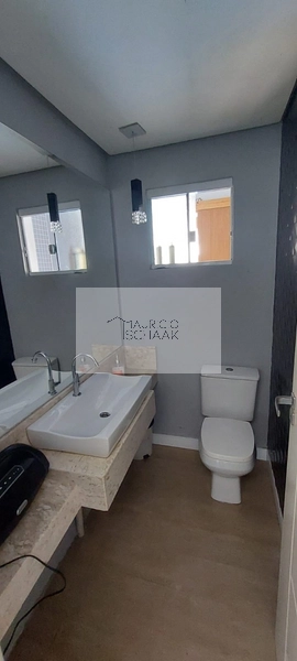Casa com piscina no centro de Xangri-lá!: 3ª foto da galeria de imagens do imóvel