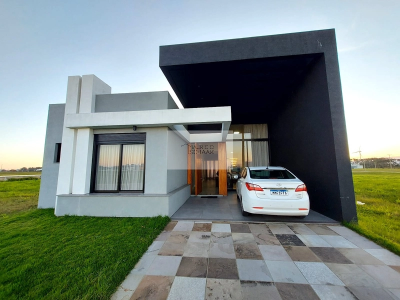 Casa em Bairro Planejado!: 1ª foto da galeria de imagens do imóvel