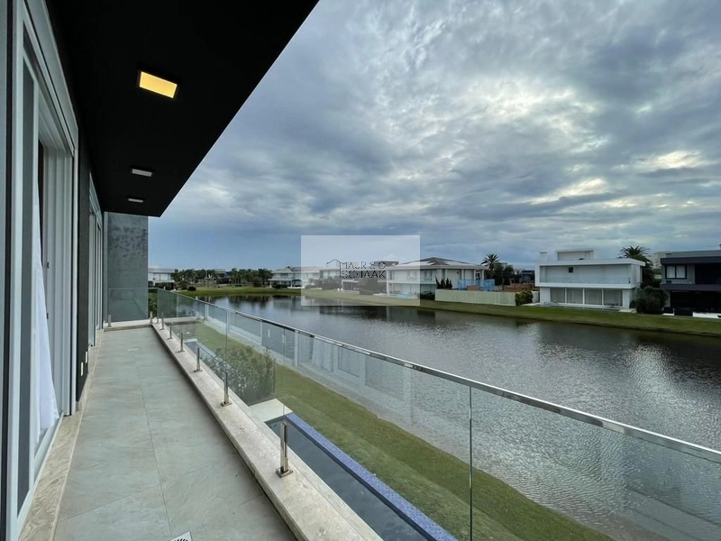 Sobrado beira lago em condomínio fechado!: 14ª foto da galeria de imagens do imóvel