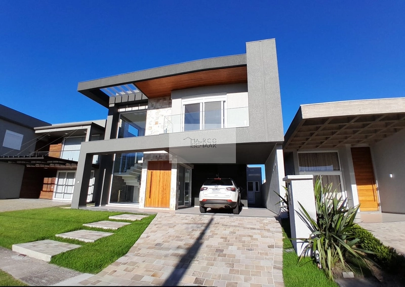 Sobrado em condomínio fechado em Capão da Canoa!