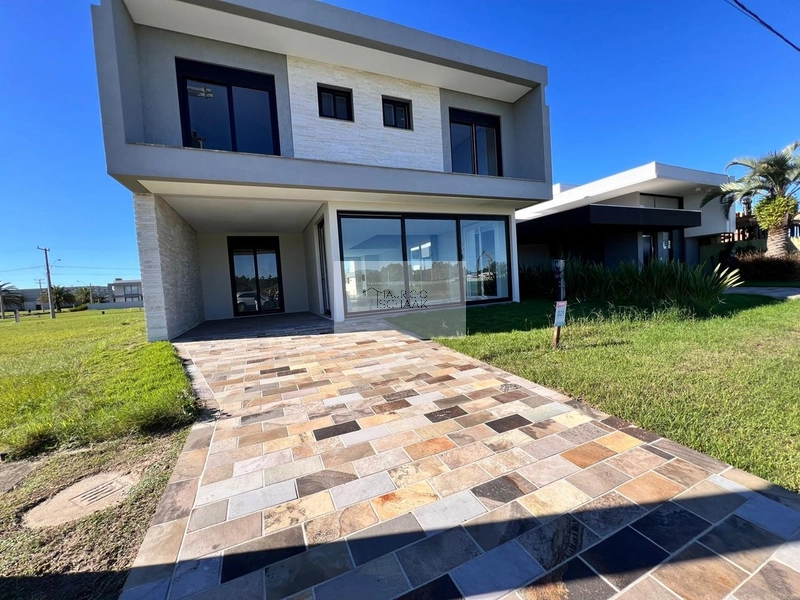 Casa em condomínio fechado!