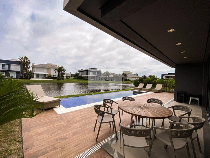 Excelente sobrado beira lago no condomínio fechado Enseada!!: 5ª foto da galeria de imagens do imóvel
