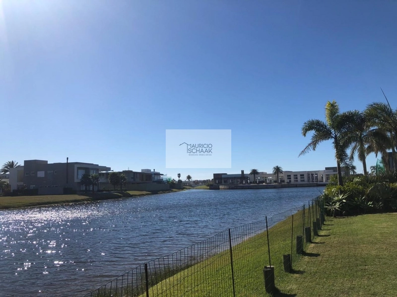 Sobrado beira lago em condomínio fechado: 14ª foto da galeria de imagens do imóvel