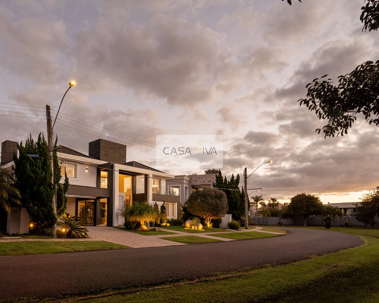 Mansão em condomínio fechado em Atlântida!