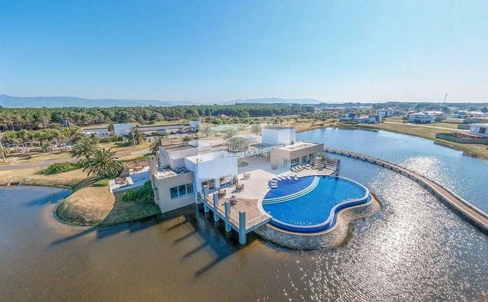 Lote em condomínio beira mar: 1ª foto da galeria de imagens do imóvel