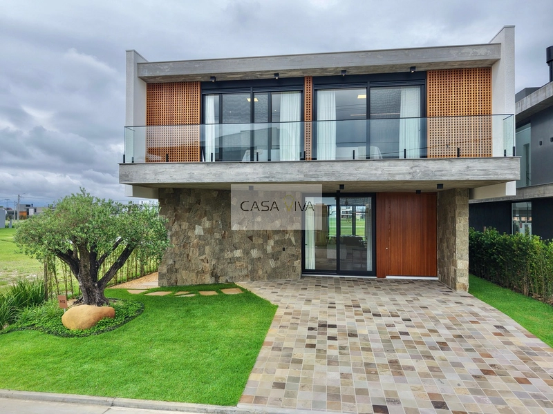 SOBRADO À BEIRA LAGO  ALTO PADRÃO - MOBILIADO & DECORADO: 3ª foto da galeria de imagens do imóvel