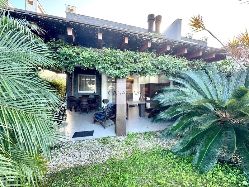 Sobrado de Alto Padrão à Beira do Lago – Mobiliado e Decorado: 1ª foto da galeria de imagens do imóvel