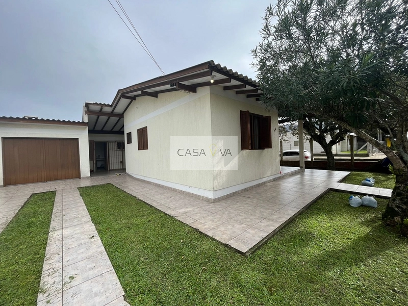 EXCELENTE CASA DE ESQUINA NA REGIÃO CENTRAL DE CAPÃO DA CANOA: 2ª foto da galeria de imagens do imóvel