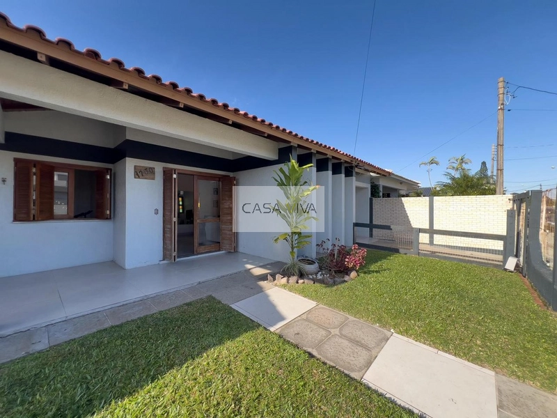 CASA TÉRREA COM ANEXO À VENDA NO CENTRO DE XANGRI-LÁ: 2ª foto da galeria de imagens do imóvel
