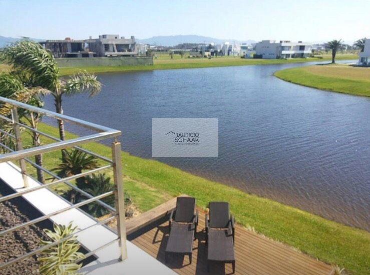 Sobrado beira lago em condomínio fechado: 11ª foto da galeria de imagens do imóvel