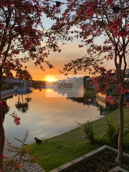 Sobrado beira lago em condomínio fechado: 21ª foto da galeria de imagens do imóvel