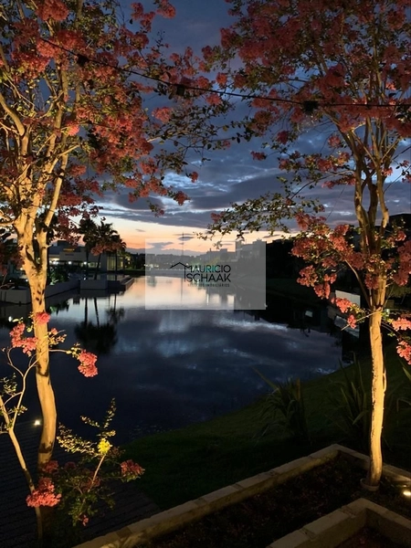 Sobrado beira lago em condomínio fechado: 18ª foto da galeria de imagens do imóvel