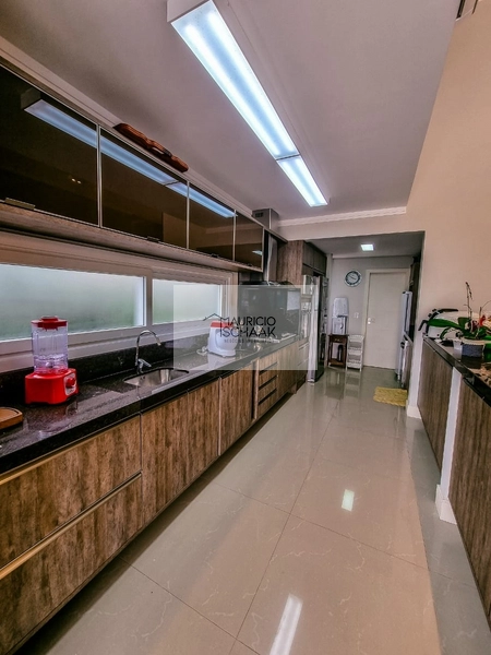 Sobrado beira lago em condomínio fechado: 3ª foto da galeria de imagens do imóvel