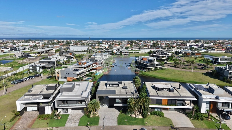 Mansão em condomínio fechado no litoral: 8ª foto da galeria de imagens do imóvel