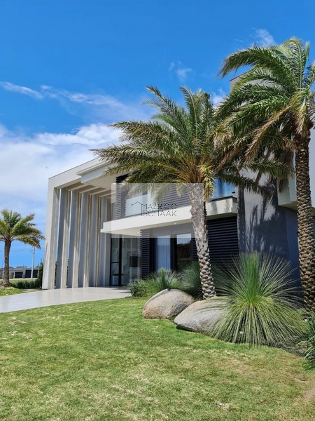 Mansão em condomínio fechado no litoral: 3ª foto da galeria de imagens do imóvel