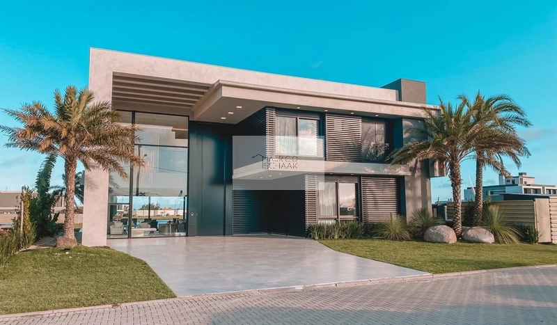 Mansão em condomínio fechado no litoral: 2ª foto da galeria de imagens do imóvel