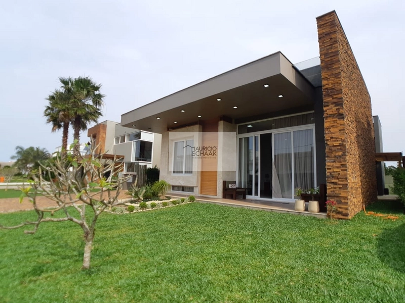 Casa em condomínio fechado em Atlântida: 1ª foto da galeria de imagens do imóvel