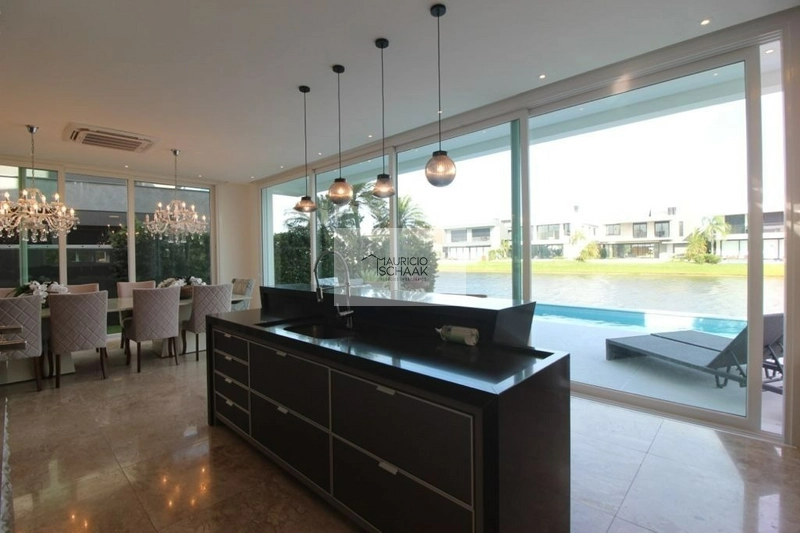 Mansão em condomínio de luxo no litoral: 13ª foto da galeria de imagens do imóvel