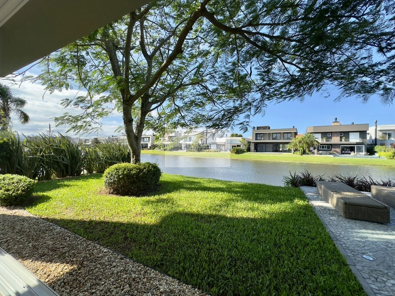 Sobrado beira lago: 14ª foto da galeria de imagens do imóvel