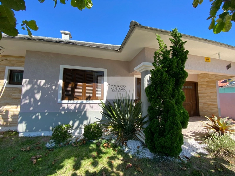 Linda casa em Nova Tramandaí: 2ª foto da galeria de imagens do imóvel