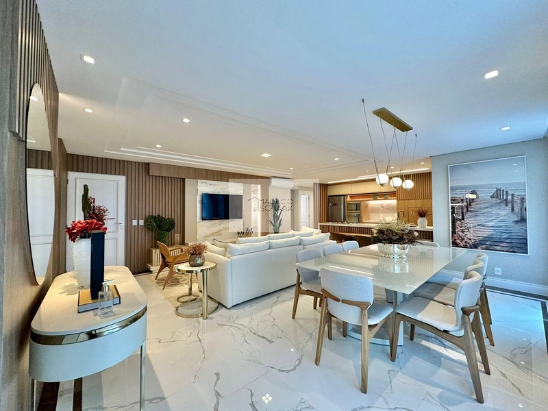 Apartamento de luxo em prédio neoclássico em Capão: 3ª foto da galeria de imagens do imóvel