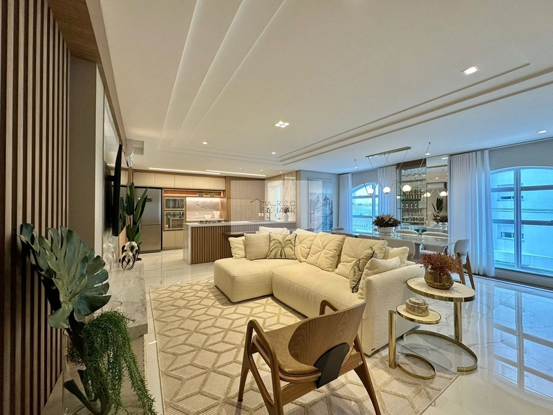 Apartamento de luxo em prédio neoclássico em Capão: 2ª foto da galeria de imagens do imóvel