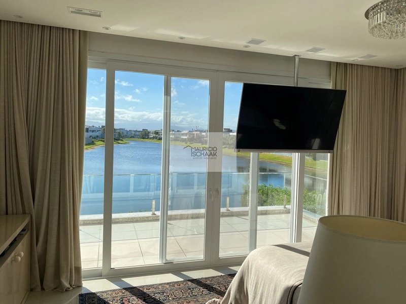 Sobrado beira lago em condomínio de luxo em Xangri-lá: 4ª foto da galeria de imagens do imóvel