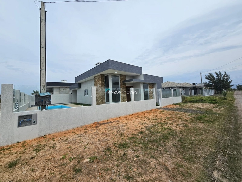 CASA A VENDA COM PISCINA EM ARROIO DO SAL - BAIRRO CAMBOIM: 3ª foto da galeria de imagens do imóvel
