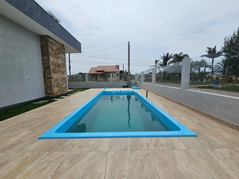 CASA A VENDA COM PISCINA EM ARROIO DO SAL - BAIRRO CAMBOIM: 8ª foto da galeria de imagens do imóvel