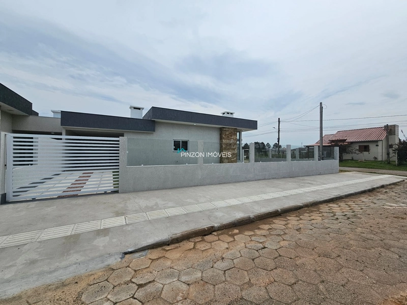 CASA A VENDA COM PISCINA EM ARROIO DO SAL - BAIRRO CAMBOIM: 5ª foto da galeria de imagens do imóvel