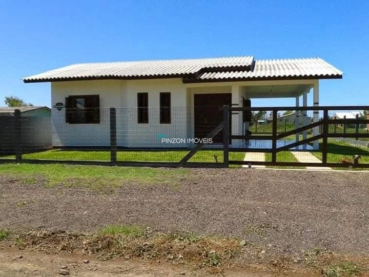 CASA COM 3 DORMITÓRIOS NO BAIRRO CAMBOIM - ARROIO DO SAL: 1ª foto da galeria de imagens do imóvel