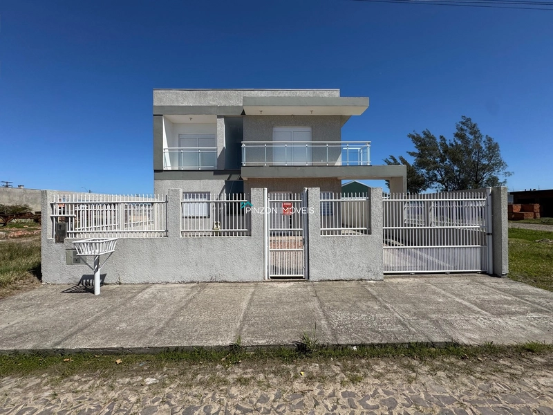 SOBRADO PRÓXIMO DO CENTRO EM ATLÂNTIDA SUL