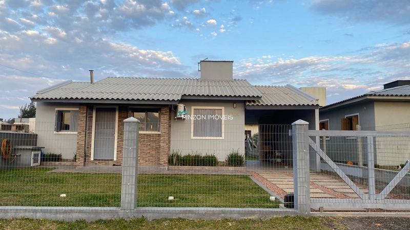 RESIDÊNCIA A POUCOS METROS DO MAR EM ARROIO DO SAL: 2ª foto da galeria de imagens do imóvel