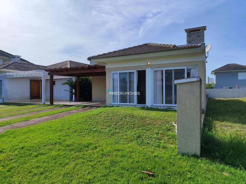 CASA À VENDA NO CONDOMÍNIO